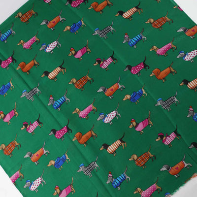 Pañoleta de Satén Estampada con Perro Salchicha - Image 10
