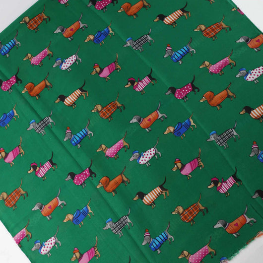 Pañoleta de Satén Estampada con Perro Salchicha - Image 10