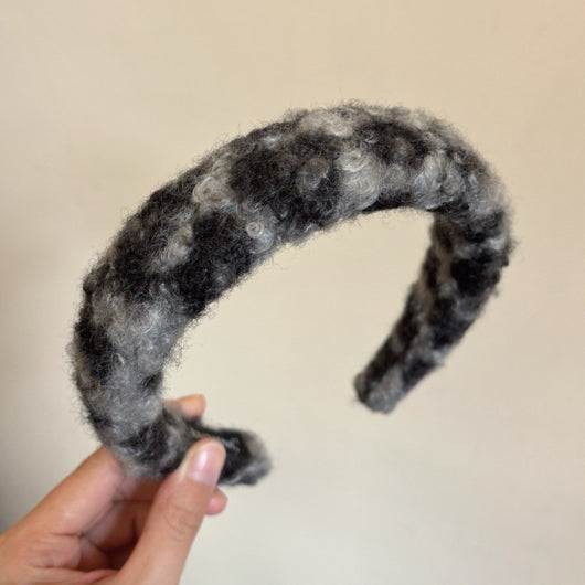 Clip Tiburón de Felpa Leopardo con Moño para Recogido Elegante - Image 3