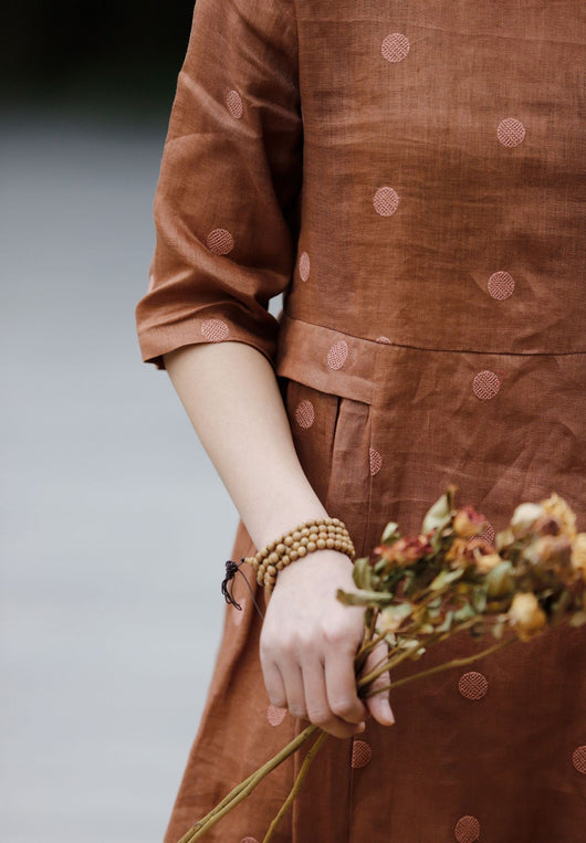Vestido Swing de Lino y Algodón Bordado con Mangas Cortas - Estilo Literario de Viaje - Image 10