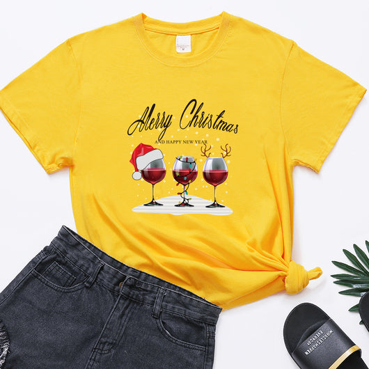 Playera Navideña con Estampado de Tres Copas de Vino - Image 17