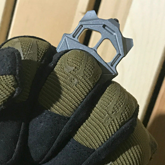 Llavero de Seguridad con Cerámica y Rompidor de Vidrio