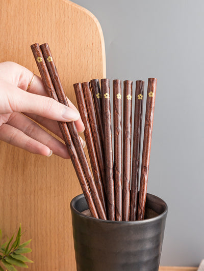 Palillos de Madera Maciza Punta Afilada - Set 5 Pares Dorados Premium