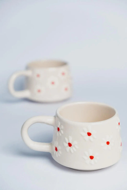 Set de Tazas Artesanales Blancas con Flores para Cocina Acogedora