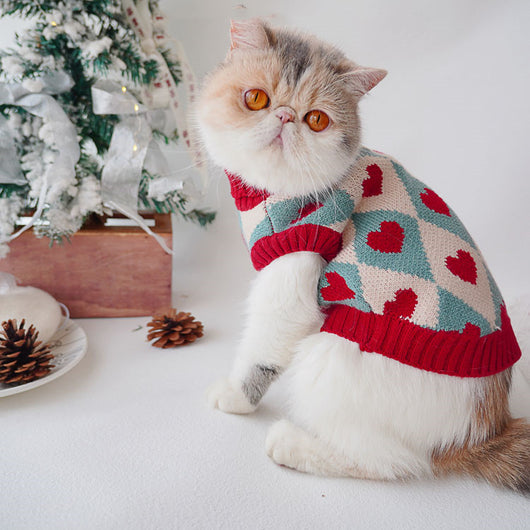 Suéter Navideño para Gatos con Diseño de Rombos y Amor - Image 3