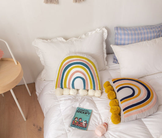 Almohada Decorativa Arcoíris Bordada para Habitación Infantil - Image 3