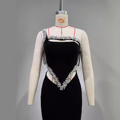 Vestido Asimétrico con Hombro Único y Detalles de Diamantes - Image 4