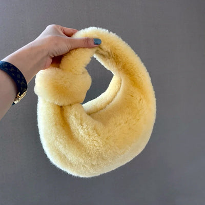 Bolso Underarm Plush Cloud con Pliegues - Image 12