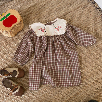 Vestido Infantil Estilo Occidental con Cuello Ancho y Flores Bordadas - Image 15