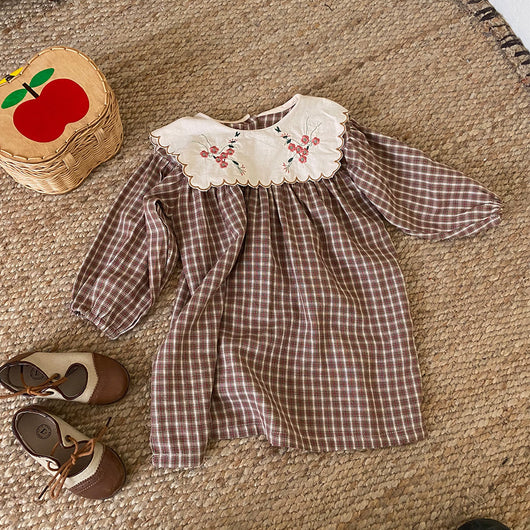 Vestido Infantil Estilo Occidental con Cuello Ancho y Flores Bordadas - Image 15