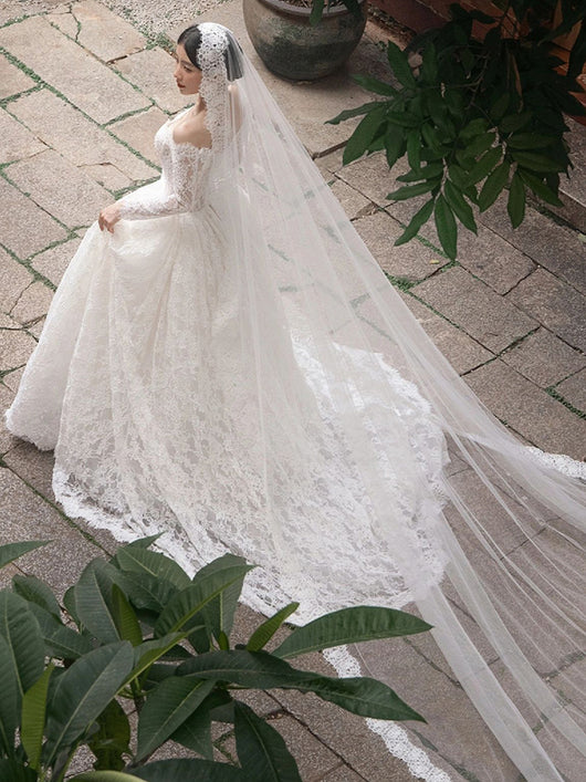 Vestido de Novia con Encaje Trailing y Mangas Largas Hombro Descubierto - Image 9