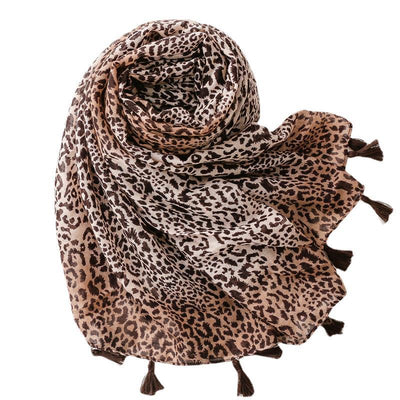 Pañuelo de Seda Voile Estampado Leopardo Degradado Café con Borlas Artesanales Protección Solar - Image 5