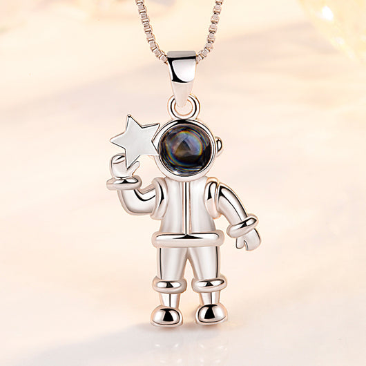 Collar Colgante de Piedra Proyectora Astronauta en Cien Idiomas - Image 10