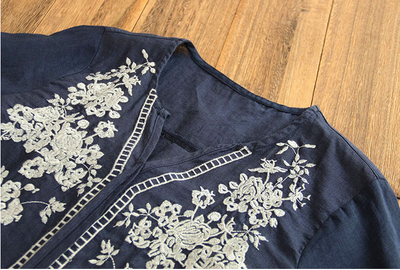 Blusa Vintage con Cuello en V y Bordado Artesanal - Image 9
