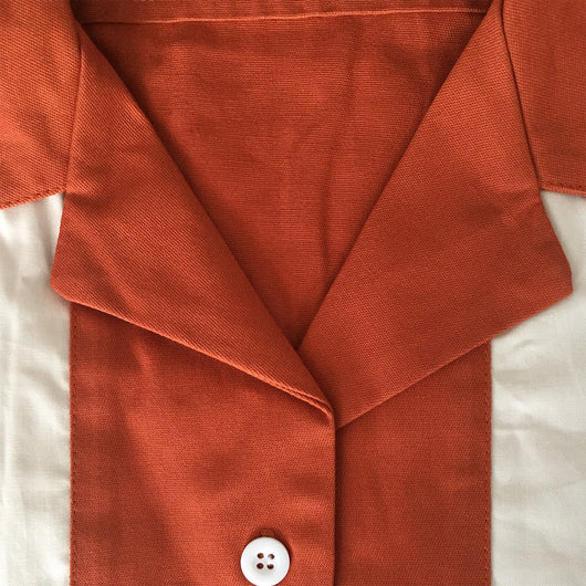 Camisa Corta Urbana Punk Hip-hop con Costuras Ocre Beige para Hombre - Image 6