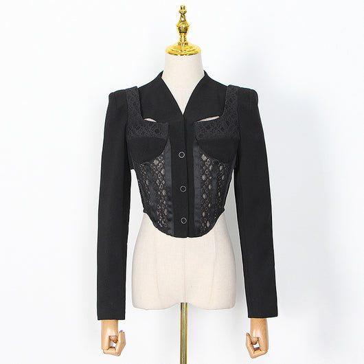 Traje con Escote V y Detalles de Encaje Calado - Image 7