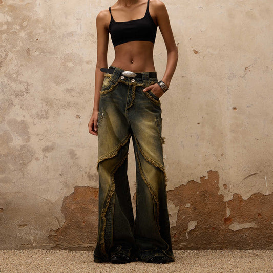 Jeans con Corte Fluido y Detalles Raw Edge