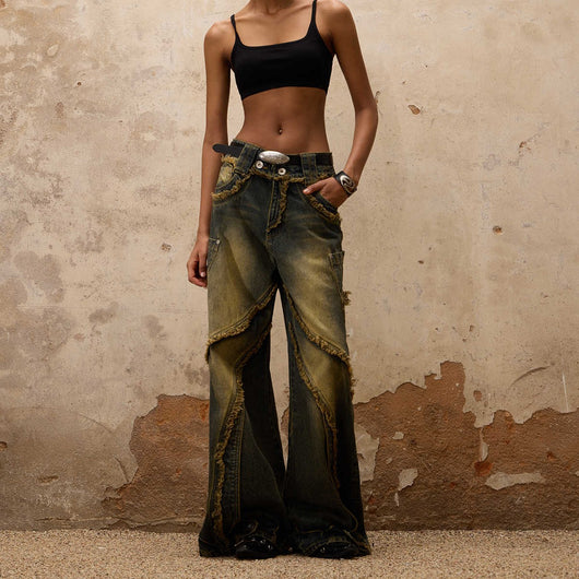 Jeans con Corte Fluido y Detalles Raw Edge