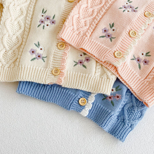 Abrigo de Niña con Bordado Floral Delicado - Image 16