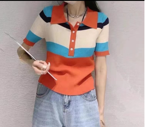 Camiseta Slim Fit con Costuras en Contraste y Mangas Cortas - Image 10
