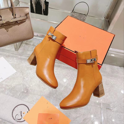 Botas Tobilleras de Cuero con Cierre Lateral y Detalles Combinados - Image 12