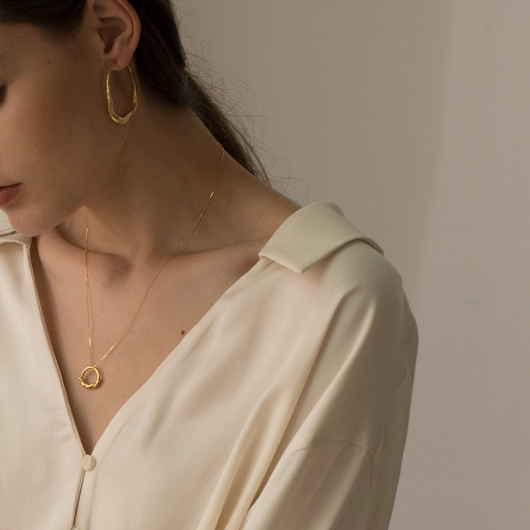 Aretes Circulares Dorados de Lujo para Mujer - Diseño Europeo - Image 2