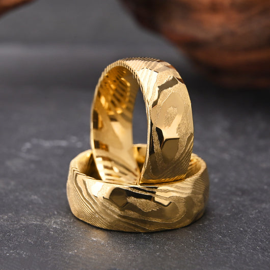 Anillo de Acero Damasceno Chapado en Oro 18K de 8mm - Image 4