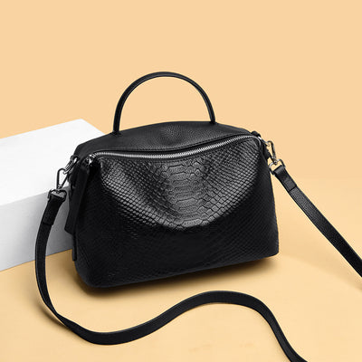Bolso Bandolera de Cuero Genuino para Mujer - Diseño Minimalista y Versátil - Image 5