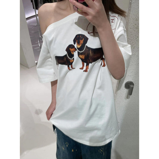 Camiseta Manga Corta Hombro Descubierto con Estampado Asimétrico Suelta y Versátil - Image 2