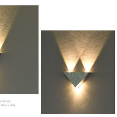 Lámpara de Pared LED Triangular Creativa - Image 6