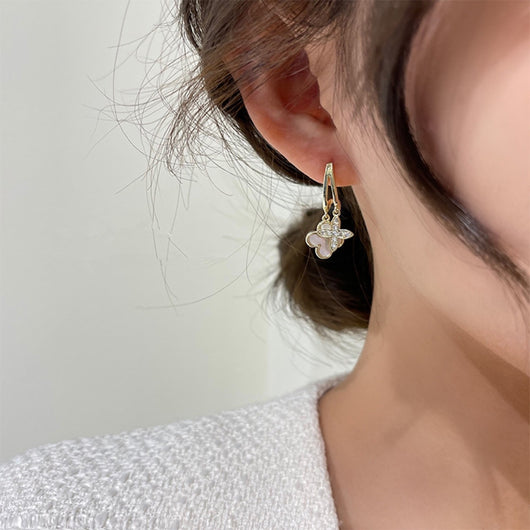 Aretes de Flor Madreperla Doble Capa - Elegancia Femenina