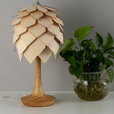 Lámpara de Mesa Estilo Nórdico Minimalista con Piña de Pino - Image 5