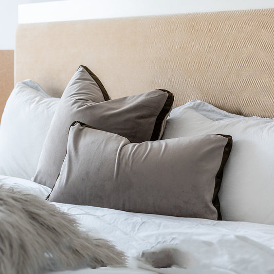 Funda de Almohada Lumbar en Terciopelo Gris - Soporte Versátil