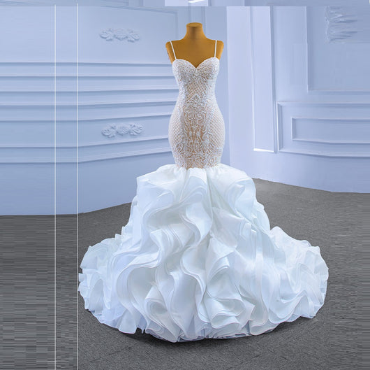 Vestido de Anfitriona con Cola Sirena - Diseño Elegante de Presentadora