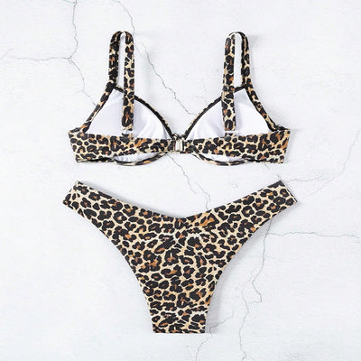 Women's two-piece leopard print swimsuit with a push-up bikini top and V-cut bikini bottom. - Image 12