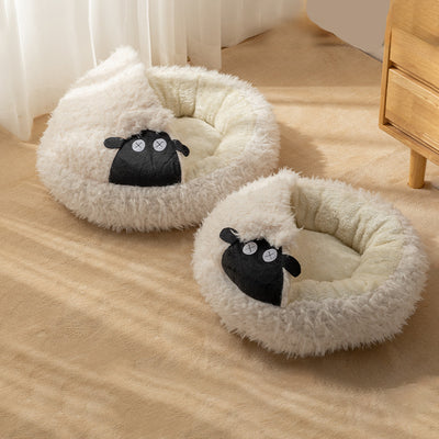Cama Cueva para Gatos en Forma de Oveja - Cálida y Cerrada para Invierno - Image 3