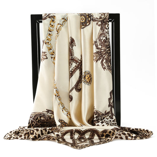 Pañuelo de Seda Estampado Leopardo y Cadenas 90x90cm - Image 11