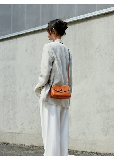 Bolso Mensajero de Cuero con Cadena para Mujer - Image 23