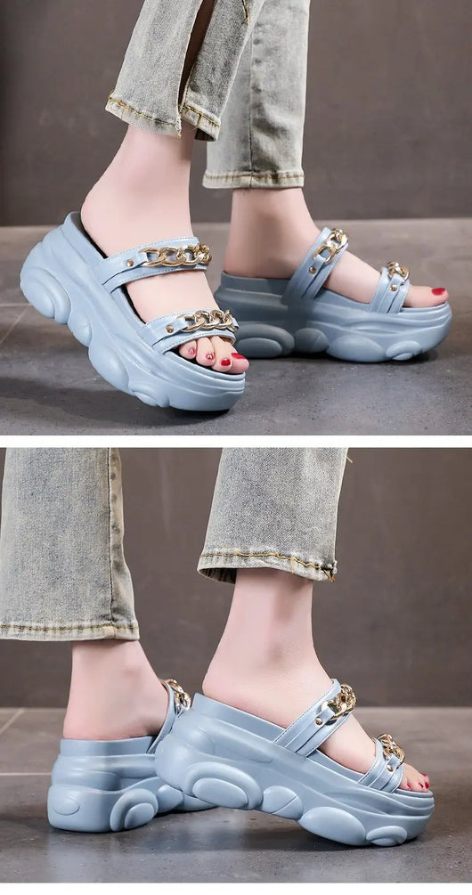 Pantuflas Slip-On con Plataforma y Cadena Decorativa - Image 8