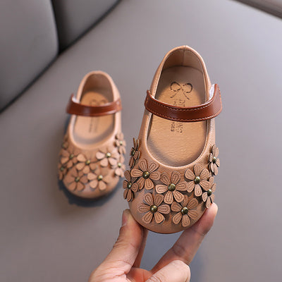 Black Mary Jane shoes for girls with 3D flower appliques on the toe and a brown hook-and-loop strap. - Image 2
