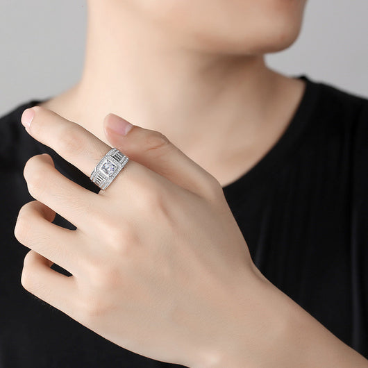 Anillo Cuadrado en Oro Blanco con Micro Engastes - Image 4