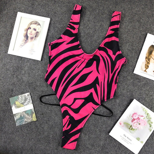 Bikini de Una Pieza con Espalda Sensual y Estampado de Llamas - Image 4
