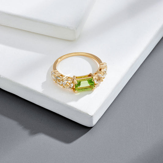 Anillo Rectangular de Plata 925 con Baño de Oro K e Incrustación de Olivino Verde