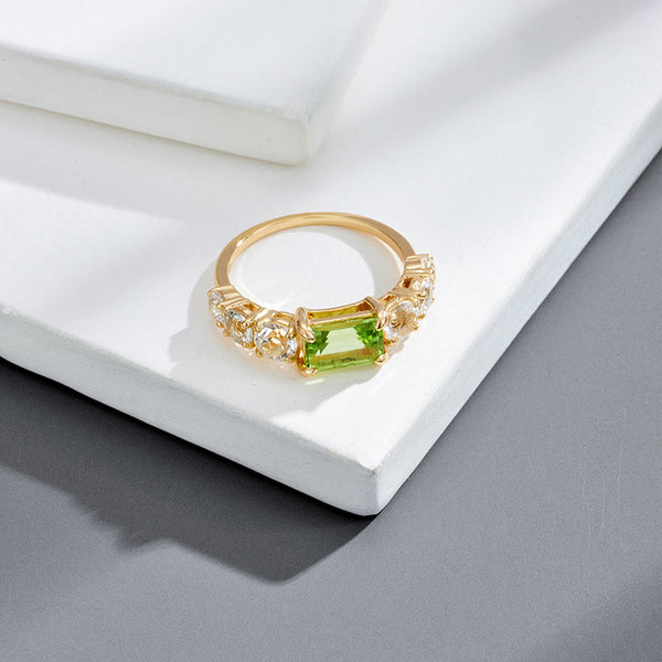 Anillo Rectangular de Plata 925 con Baño de Oro K e Incrustación de Olivino Verde
