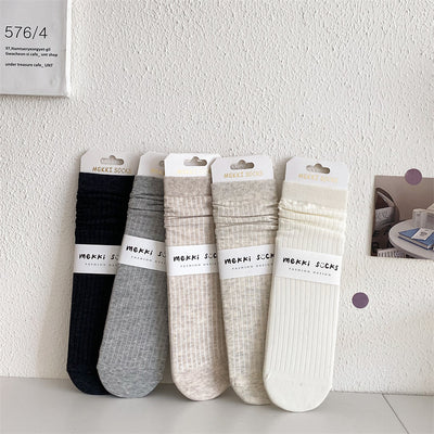 Calcetines Blancos para Mujer con Rayas Hundidas y Diseño Acanalado
