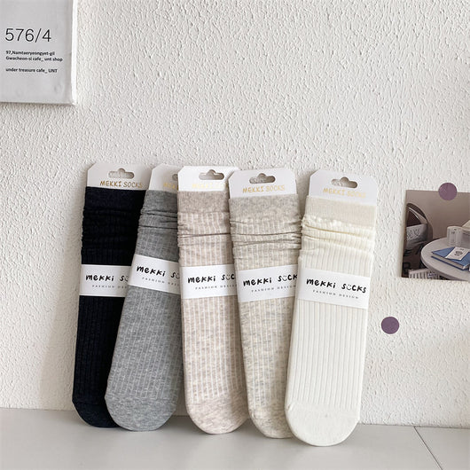 Calcetines Blancos para Mujer con Rayas Hundidas y Diseño Acanalado
