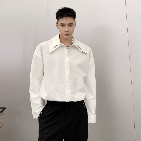 Camisa de Cuello Doble Solapa con Detalles Metálicos de Diseño Premium