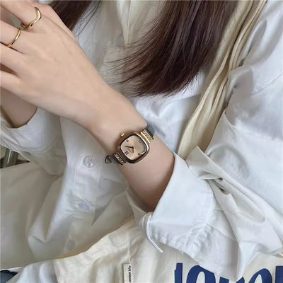 Reloj Minimalista para Mujer con Diseño Cuadrado Retro - Image 16