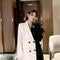 Blazer de Primavera Color Block Negro y Blanco con Detalles en Pluma de Avestruz