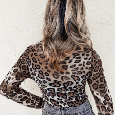 Blusa de Malla Manga Larga con Cuello Falso Estampado Leopardo Marrón - Image 3